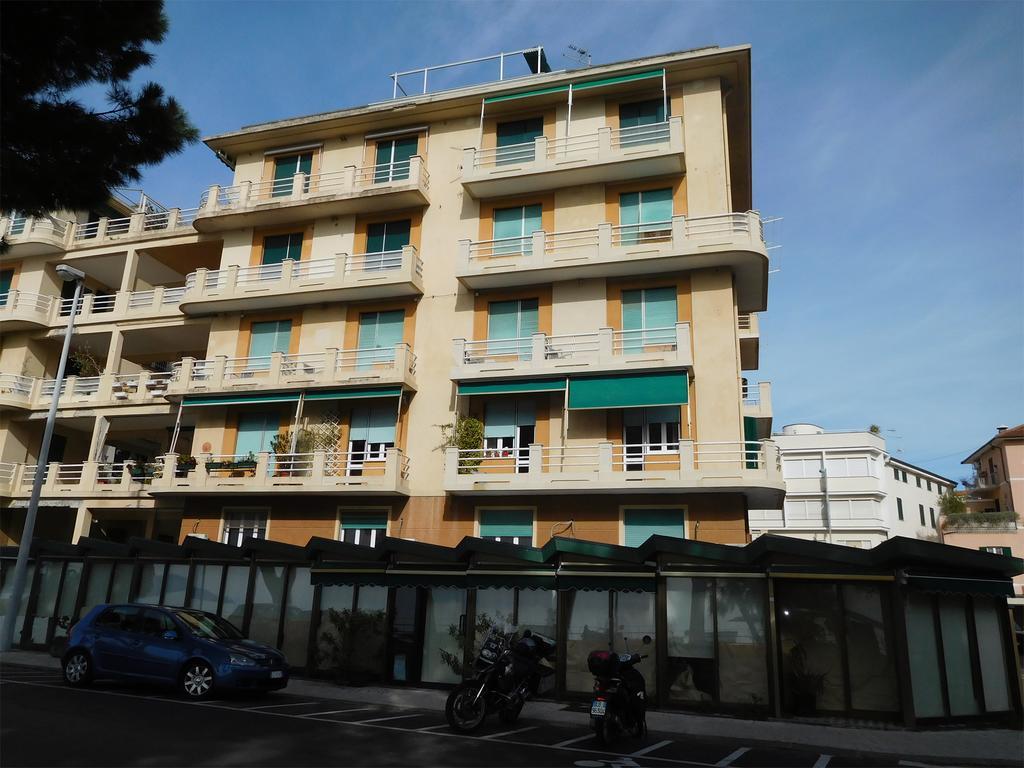 Baia Delle Favole Affittacamere 东塞斯特里 外观 照片