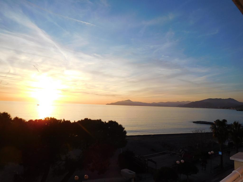 Baia Delle Favole Affittacamere 东塞斯特里 外观 照片